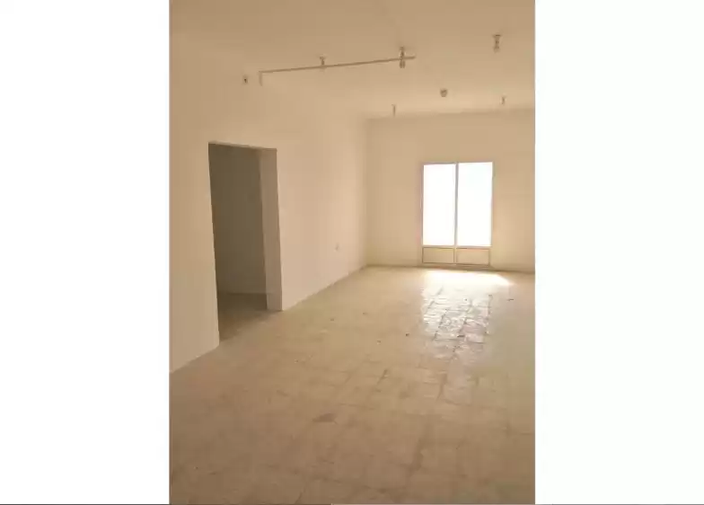 Wohn Klaar eigendom 2 Schlafzimmer U/F Wohnung  zu vermieten in Al Sadd , Doha #8862 - 1  image 